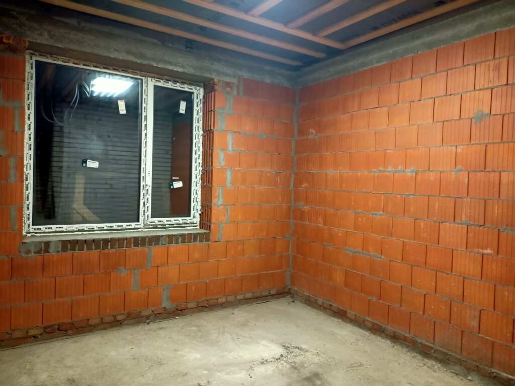 Кладка стен дома из керамических блоков