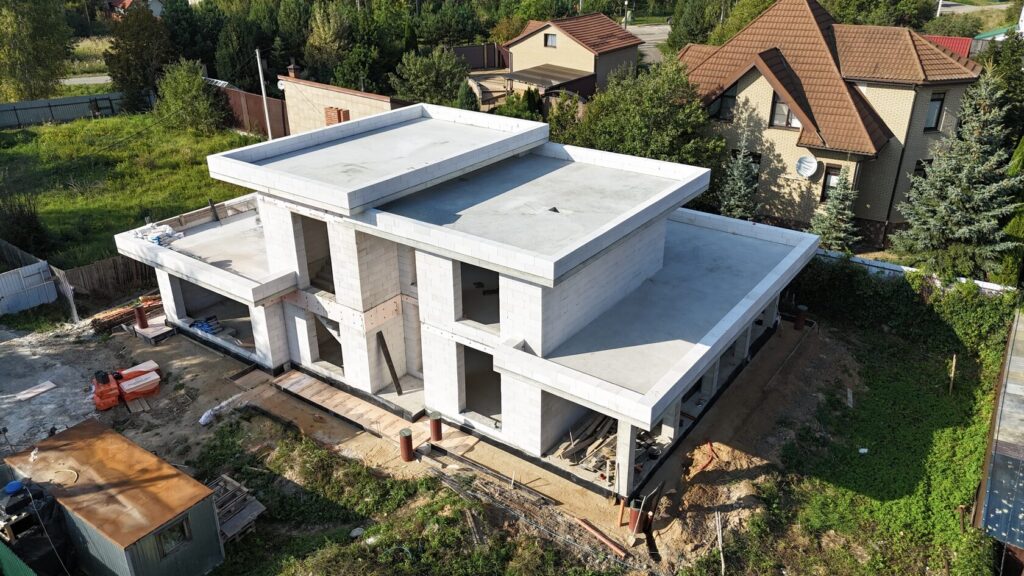 Строительство домов с плоской кровлейиз газобетона