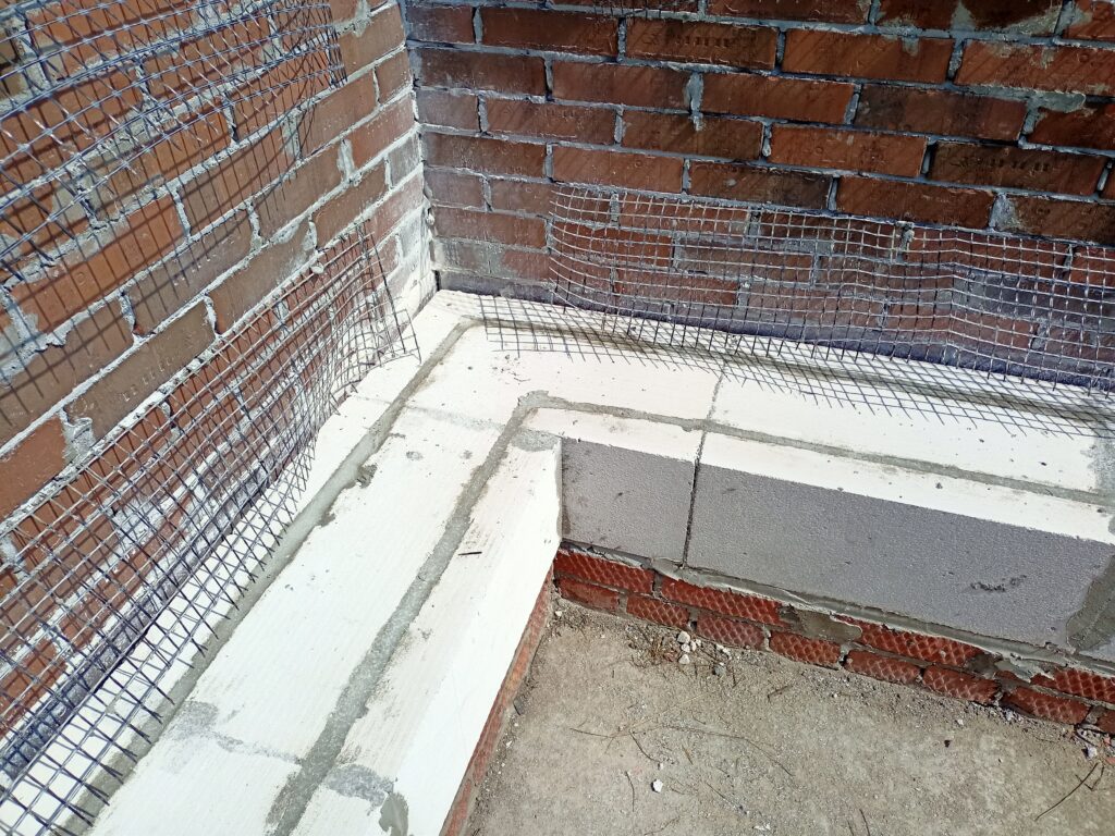 Кладка газосиликата и кирпича